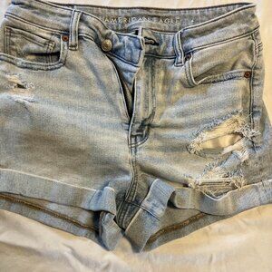 American Eagle Women’s Size 4 distressed denim shorts